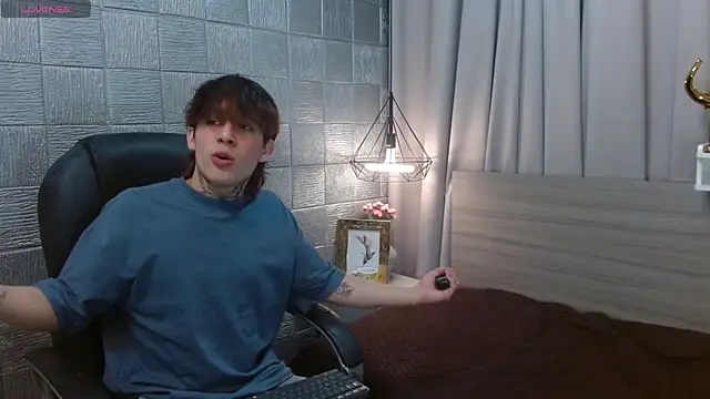 Snapshot of Iantwink18 chatting on 26, 9, 2025 Iantwink18 online show from 26, 9, 2025