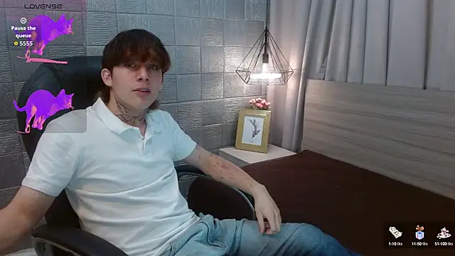 Snapshot of Iantwink18 chatting on 2, 10, 2025 Iantwink18 online show from 2, 10, 2025