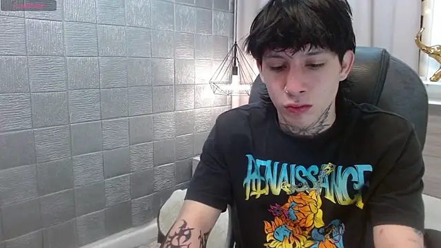 Snapshot of Iantwink18 chatting on 20, 11, 2025 Iantwink18 online show from 20, 11, 2025