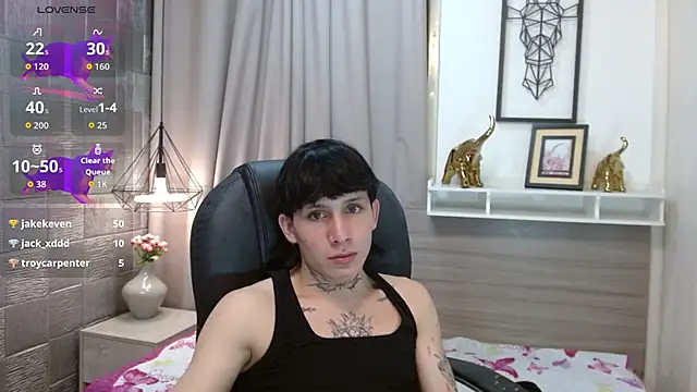 Snapshot of Iantwink18 chatting on 18, 10, 2025 Iantwink18 online show from 18, 10, 2025