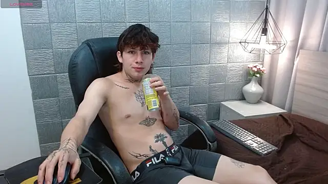 Snapshot of Iantwink18 chatting on 23, 9, 2025 Iantwink18 online show from 23, 9, 2025