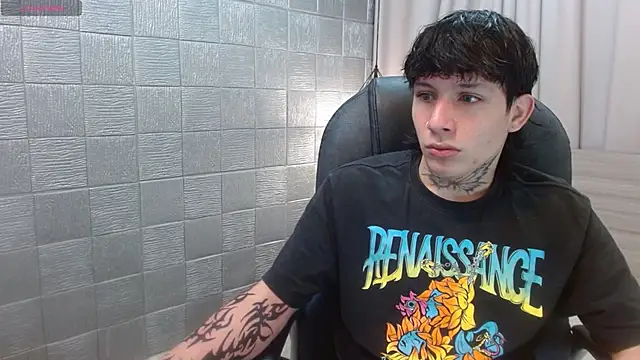 Snapshot of Iantwink18 chatting on 19, 11, 2025 Iantwink18 online show from 19, 11, 2025