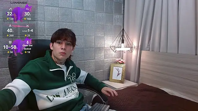 Snapshot of Iantwink18 chatting on 1, 10, 2025 Iantwink18 online show from 1, 10, 2025