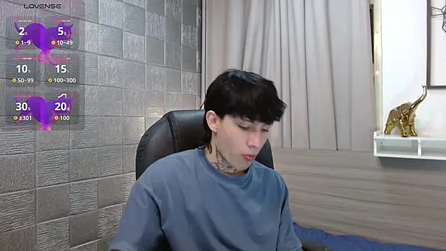 Snapshot of Iantwink18 chatting on 29, 10, 2025 Iantwink18 online show from 29, 10, 2025