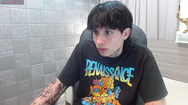 Snapshot of Iantwink18 chatting on 19, 11, 2025 Iantwink18 online show from 19, 11, 2025