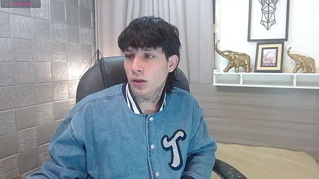 Snapshot of Iantwink18 chatting on 10, 11, 2025 Iantwink18 online show from 10, 11, 2025