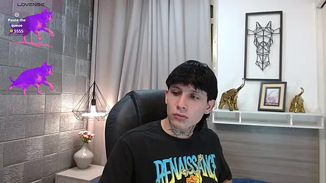 Snapshot of Iantwink18 chatting on 24, 10, 2025 Iantwink18 online show from 24, 10, 2025