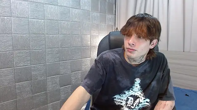 Snapshot of Iantwink18 chatting on 5, 10, 2025 Iantwink18 online show from 5, 10, 2025