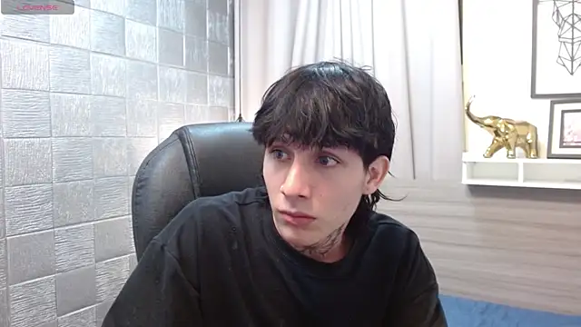 Snapshot of Iantwink18 chatting on 7, 11, 2025 Iantwink18 online show from 7, 11, 2025