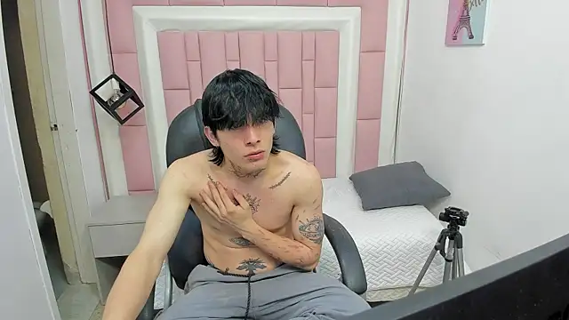 Snapshot of Iantwink18 chatting on 9, 10, 2025 Iantwink18 online show from 9, 10, 2025