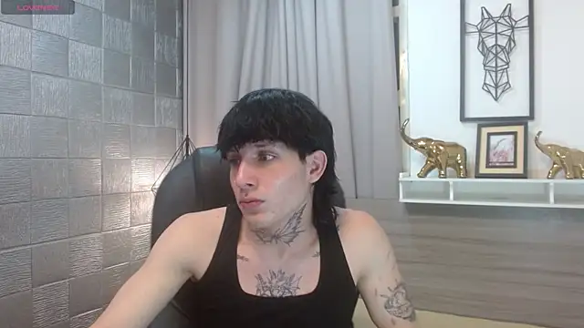 Snapshot of Iantwink18 chatting on 9, 11, 2025 Iantwink18 online show from 9, 11, 2025