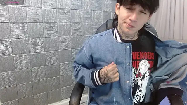 Snapshot of Iantwink18 chatting on 30, 11, 2025 Iantwink18 online show from 30, 11, 2025