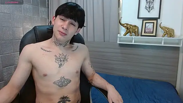 Snapshot of Iantwink18 chatting on 31, 10, 2025 Iantwink18 online show from 31, 10, 2025