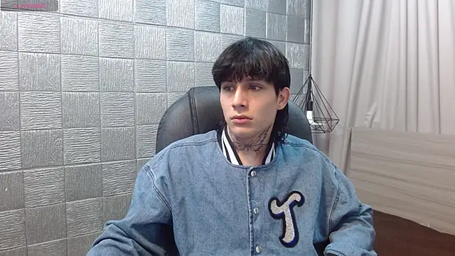 Iantwink18 online show from 4, 12, 2025