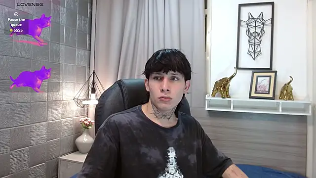 Snapshot of Iantwink18 chatting on 26, 10, 2025 Iantwink18 online show from 26, 10, 2025