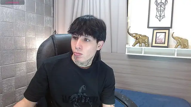 Snapshot of Iantwink18 chatting on 6, 11, 2025 Iantwink18 online show from 6, 11, 2025