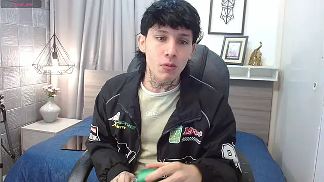 Snapshot of Iantwink18 chatting on 11, 10, 2025 Iantwink18 online show from 11, 10, 2025