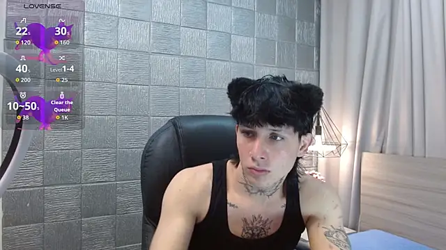 Snapshot of Iantwink18 chatting on 17, 10, 2025 Iantwink18 online show from 17, 10, 2025