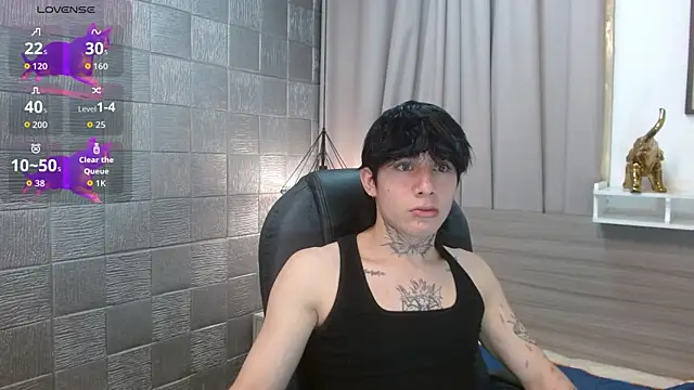 Snapshot of Iantwink18 chatting on 8, 10, 2025 Iantwink18 online show from 8, 10, 2025