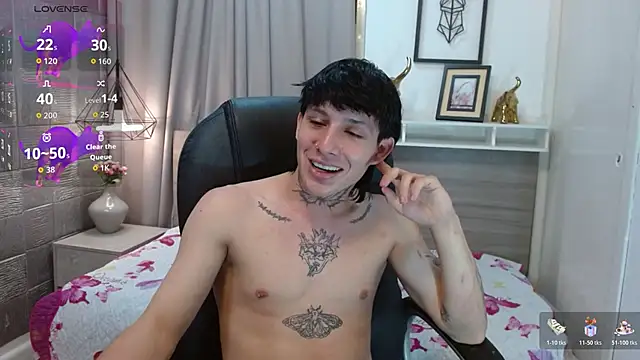 Snapshot of Iantwink18 chatting on 20, 10, 2025 Iantwink18 online show from 20, 10, 2025