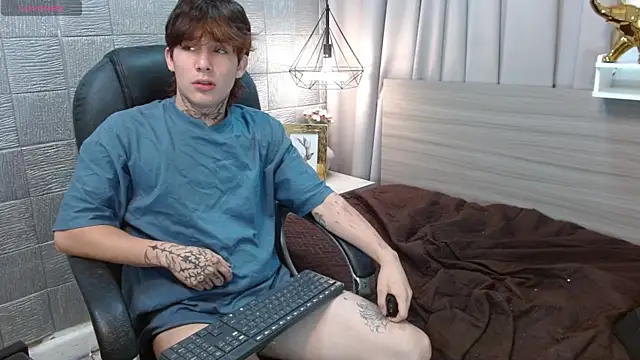 Snapshot of Iantwink18 chatting on 28, 9, 2025 Iantwink18 online show from 28, 9, 2025