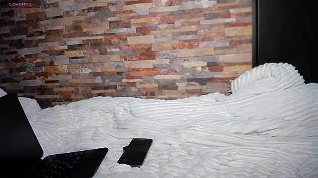 Bunnyylovee online show from 15, 3, 2026