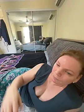 aussiepeaches online show from 11, 11, 2025