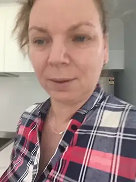 aussiepeaches online show from 6, 4, 2026