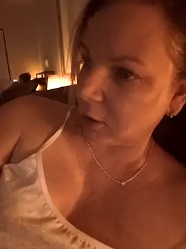 aussiepeaches online show from 15, 4, 2026