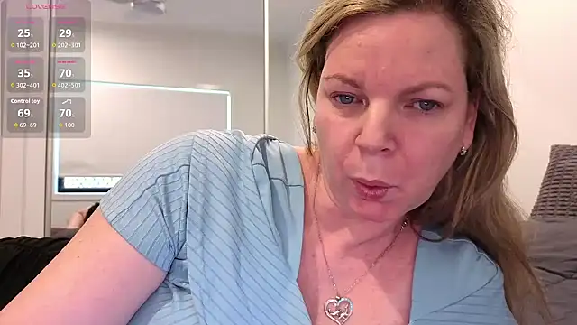 aussiepeaches online show from 23, 4, 2026