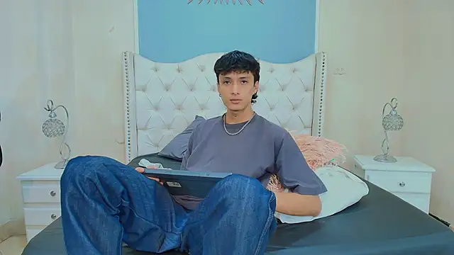 Lean Portman online show from 7, 4, 2026