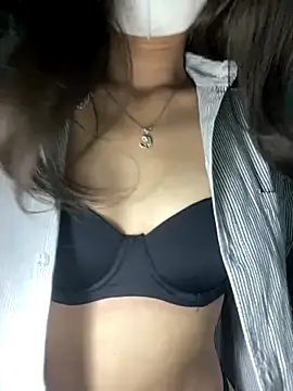 Snapshot of Fin-xinh18 chatting on 8, 10, 2025 Fin-xinh18 online show from 8, 10, 2025