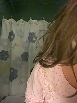 Snapshot of Fin-xinh18 chatting on 12, 11, 2025 Fin-xinh18 online show from 12, 11, 2025