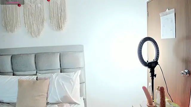 Aliina  Sauvage online show from 23, 11, 2025