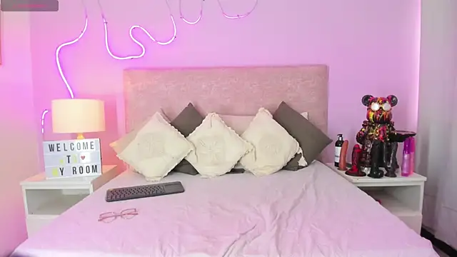 EmaRae1499 online show from 10, 9, 2025