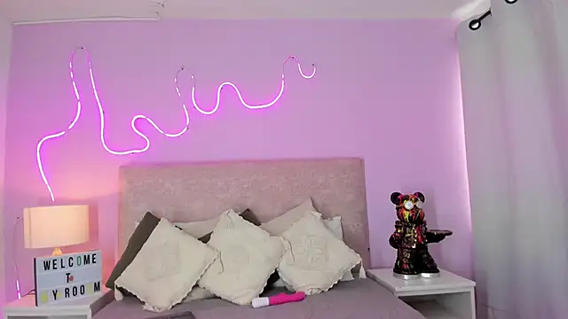 EmaRae1499 online show from 13, 10, 2025