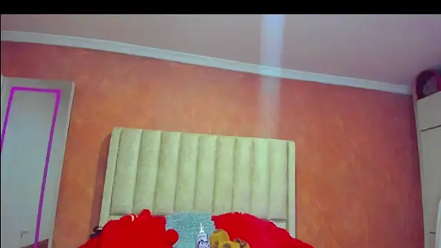 Naomi 205 online show from 21, 11, 2025