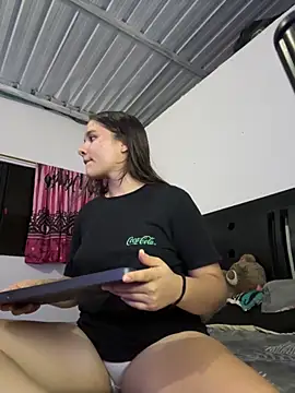 Snapshot of Ashley_and_Zoe chatting on 7, 10, 2025 Ashley and Zoe online show from 7, 10, 2025