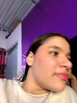 Snapshot of Ashley_and_Zoe chatting on 29, 10, 2025 Ashley and Zoe online show from 29, 10, 2025