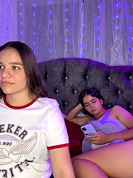 Snapshot of Ashley_and_Zoe chatting on 14, 9, 2025 Ashley and Zoe online show from 14, 9, 2025