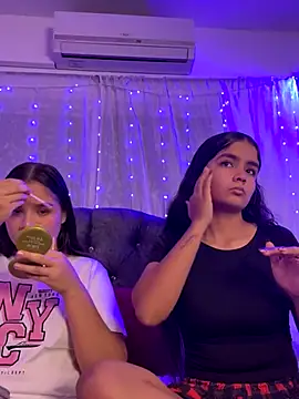 Snapshot of Ashley_and_Zoe chatting on 9, 9, 2025 Ashley and Zoe online show from 9, 9, 2025