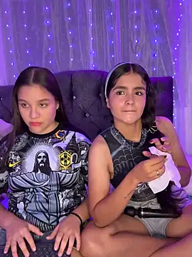 Snapshot of Ashley_and_Zoe chatting on 11, 9, 2025 Ashley and Zoe online show from 11, 9, 2025