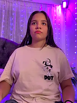 Snapshot of Ashley_and_Zoe chatting on 10, 9, 2025 Ashley and Zoe online show from 10, 9, 2025