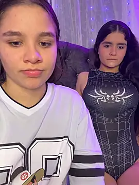 Snapshot of Ashley_and_Zoe chatting on 20, 9, 2025 Ashley and Zoe online show from 20, 9, 2025