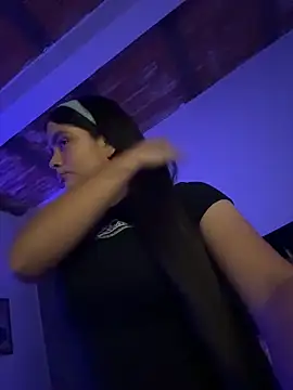 Snapshot of Ashley_and_Zoe chatting on 26, 11, 2025 Ashley and Zoe online show from 26, 11, 2025