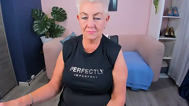 HotandMature online show from 17, 9, 2025