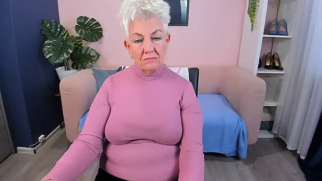 HotandMature online show from 17, 10, 2025