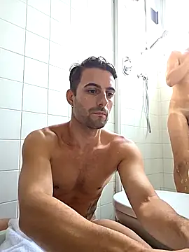 Amicisegreti online show from 2, 10, 2025