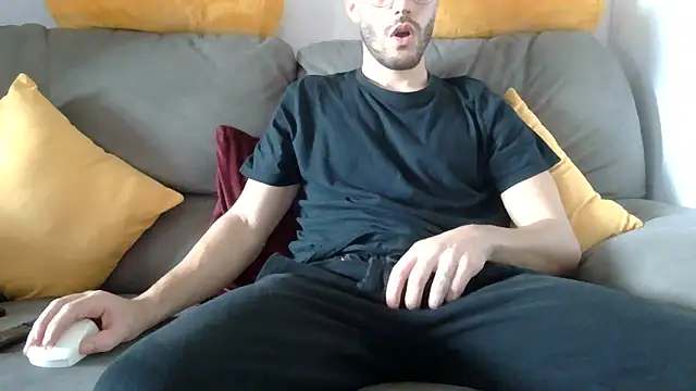 Amicisegreti online show from 18, 12, 2025