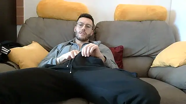 Amicisegreti online show from 21, 12, 2025